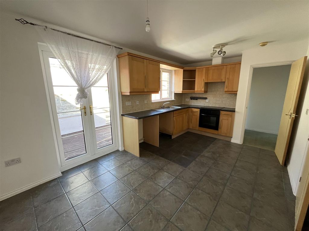 Property photo 2 of 18 Kitchen/ Diner