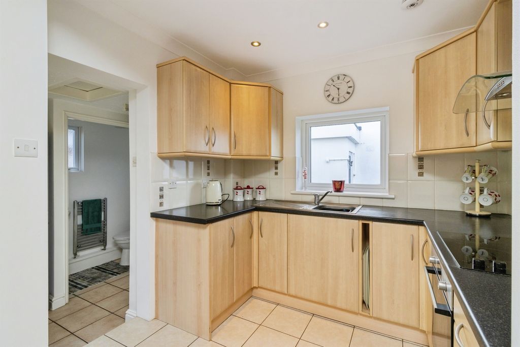 Property photo 3 of 35