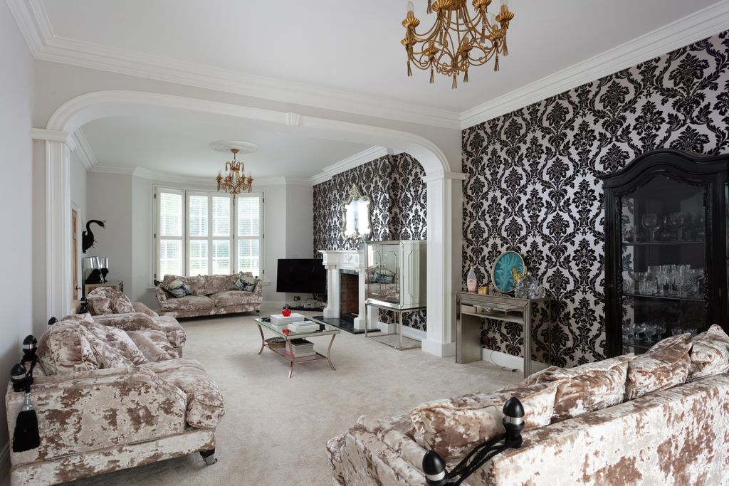 Property photo 2 of 25 Drawing Room