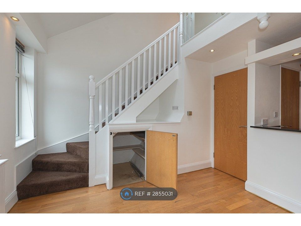 Property photo 2 of 32