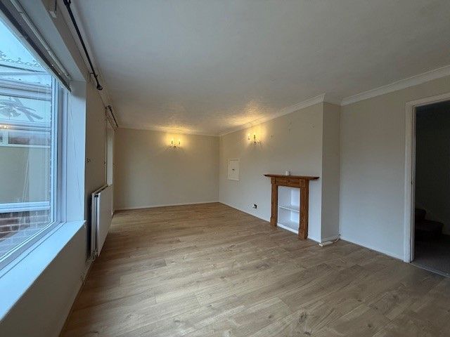 Property photo 3 of 10 Balcony