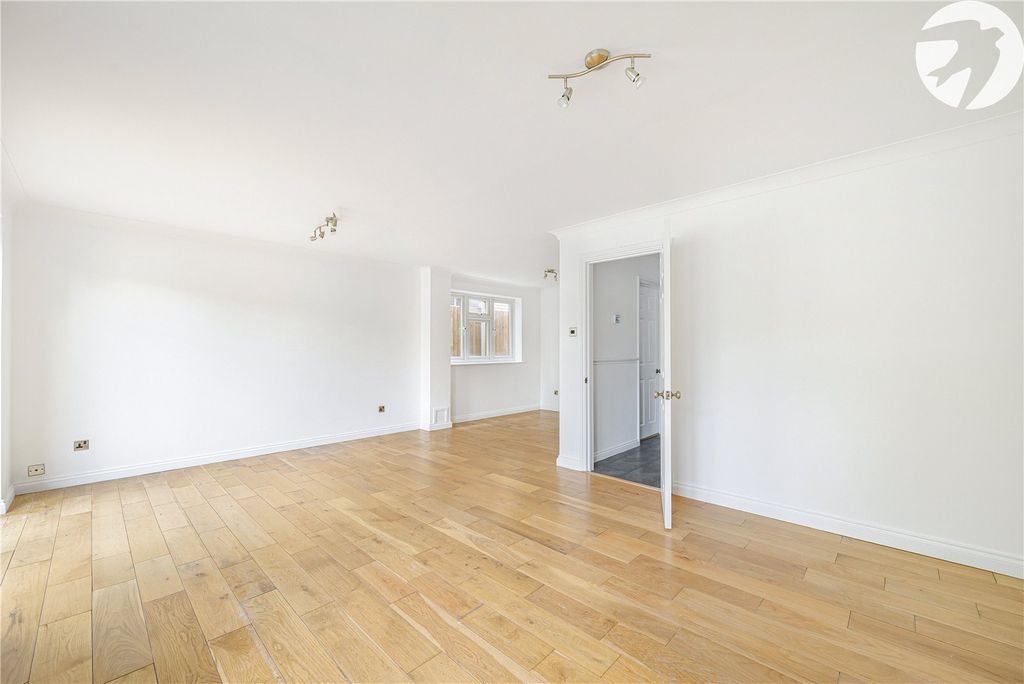 Property photo 3 of 43 Living Room