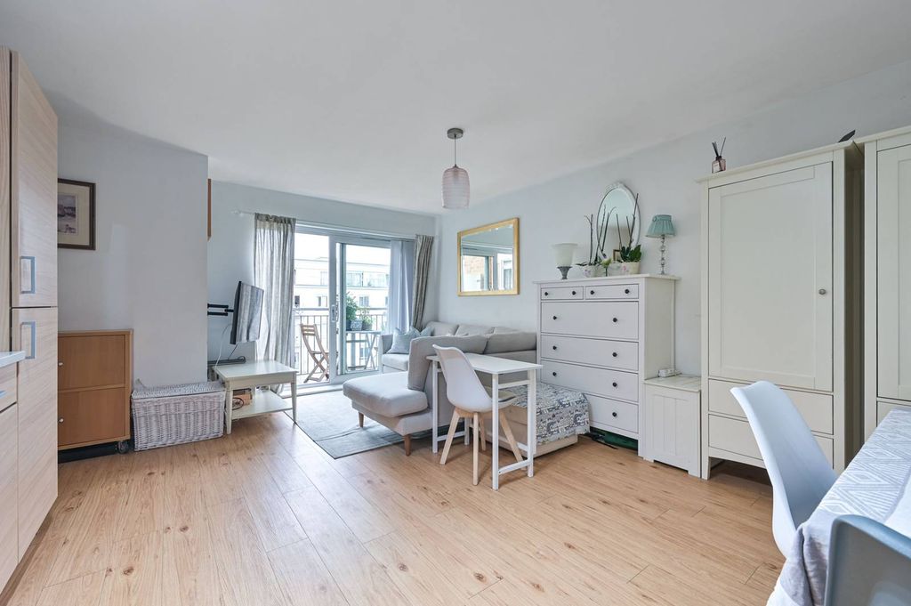 Property photo 3 of 9