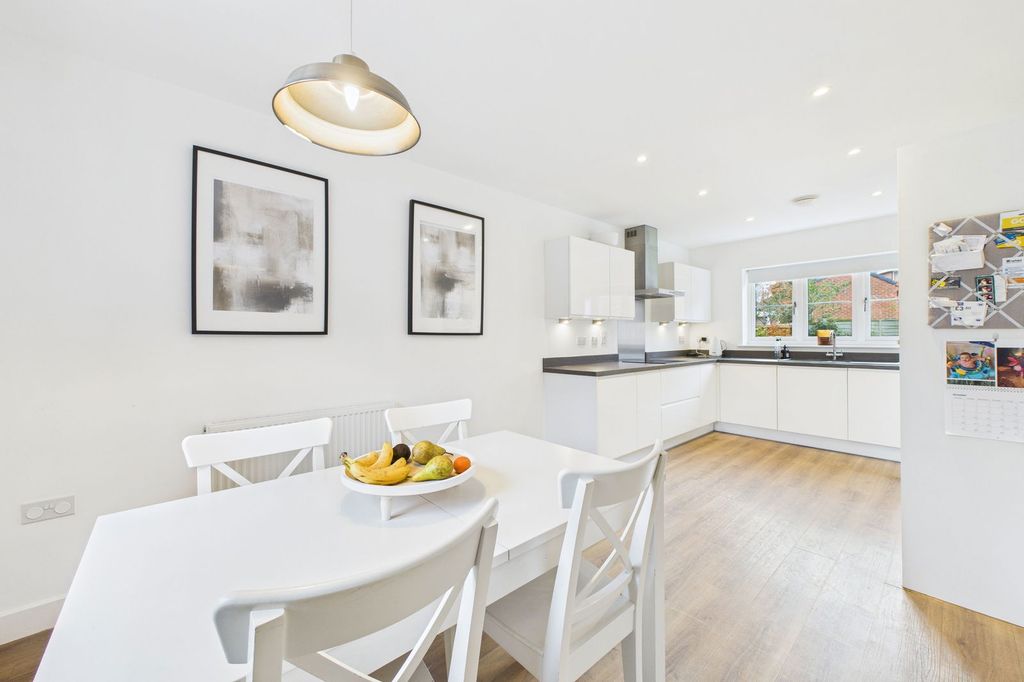 Property photo 3 of 28