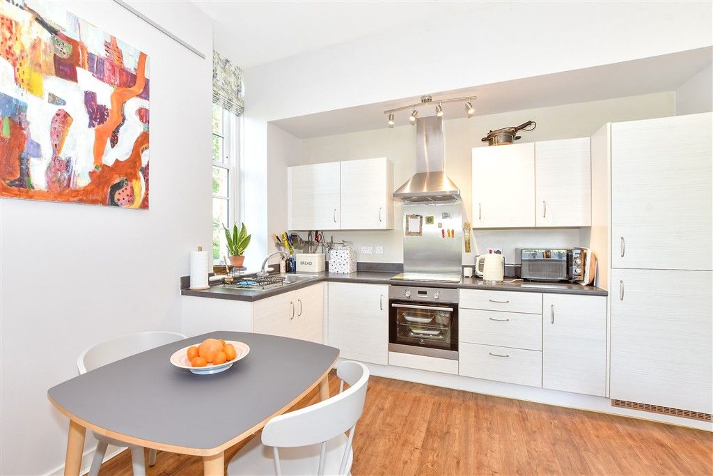 Property photo 3 of 10 Lounge/Kitchen