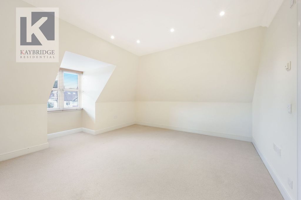 Property photo 3 of 12 Kingston Road, Epsom