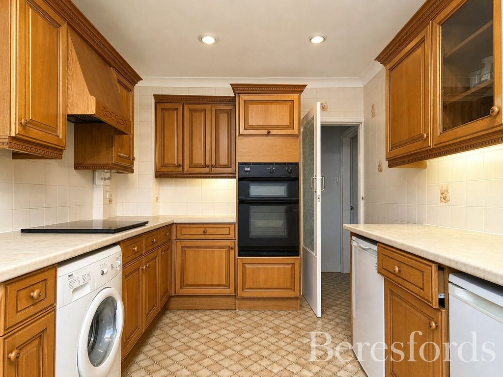 Property photo 2 of 15 Picture No. 12