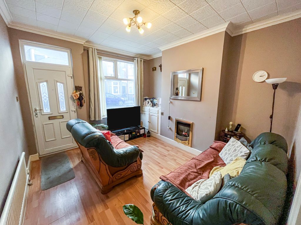 Property photo 2 of 14 Lounge