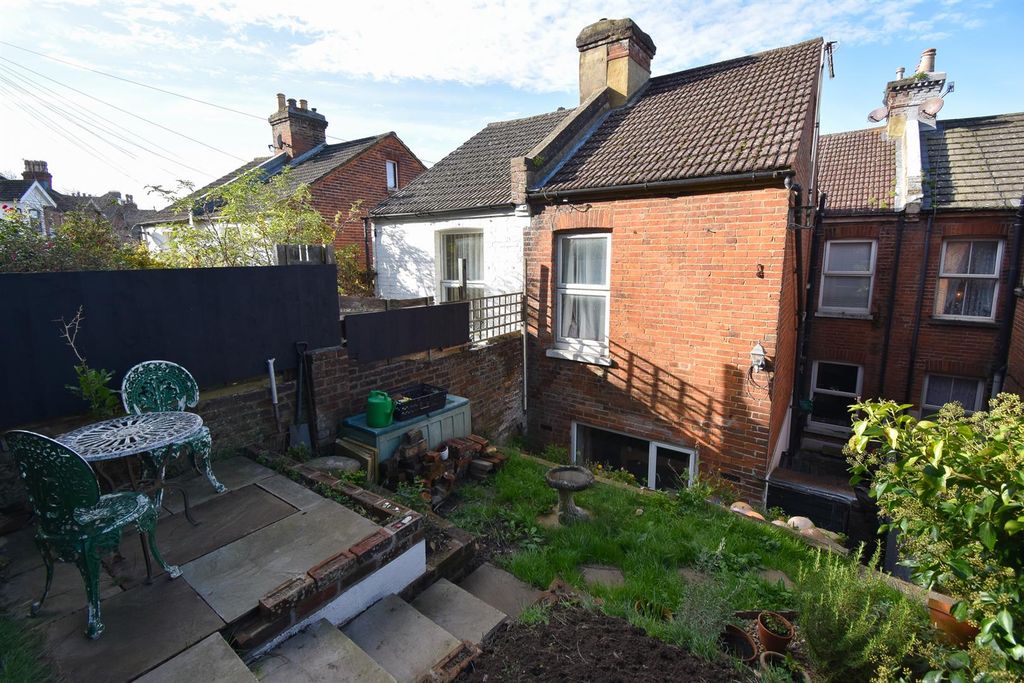 Property photo 3 of 23 Garden