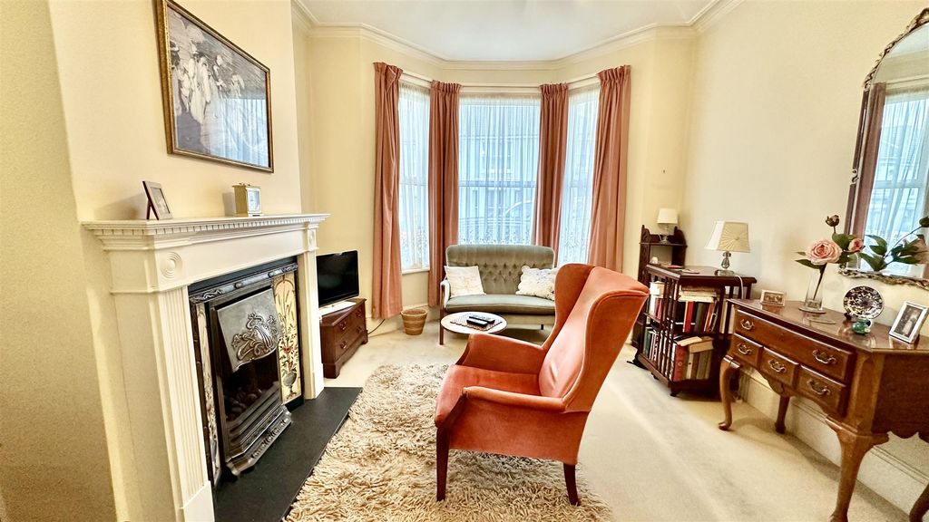 Property photo 2 of 19