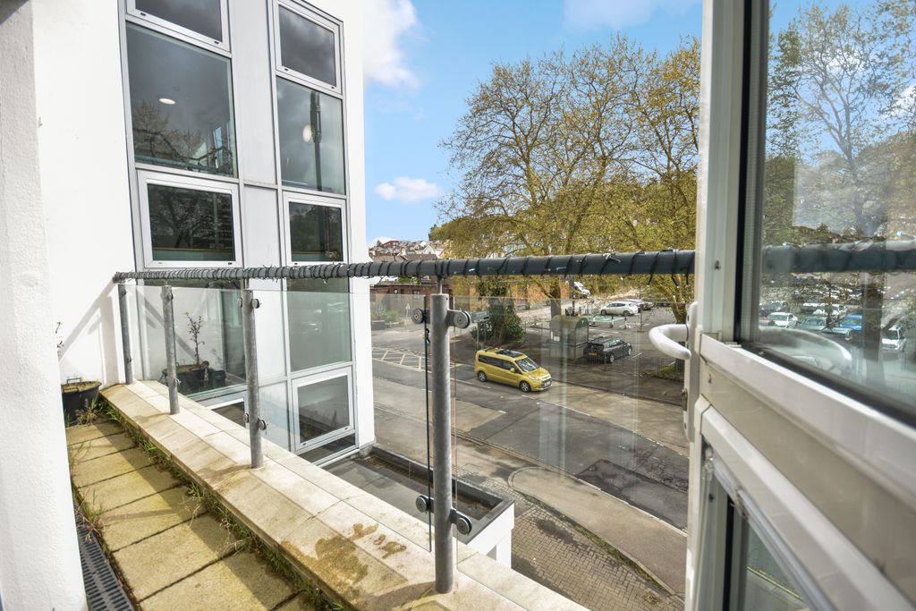 Property photo 2 of 37 The Courtyard, 23/27 Wolborough Street, Newton Abbot Tq12 1Jq