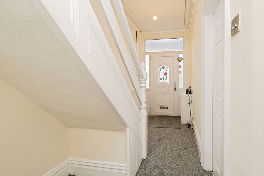 Property photo 2 of 17 Photo