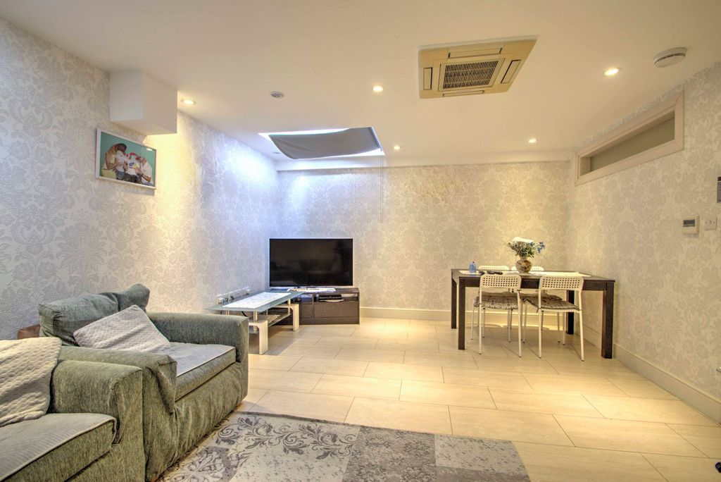Property photo 1 of 10 Picture No. 06