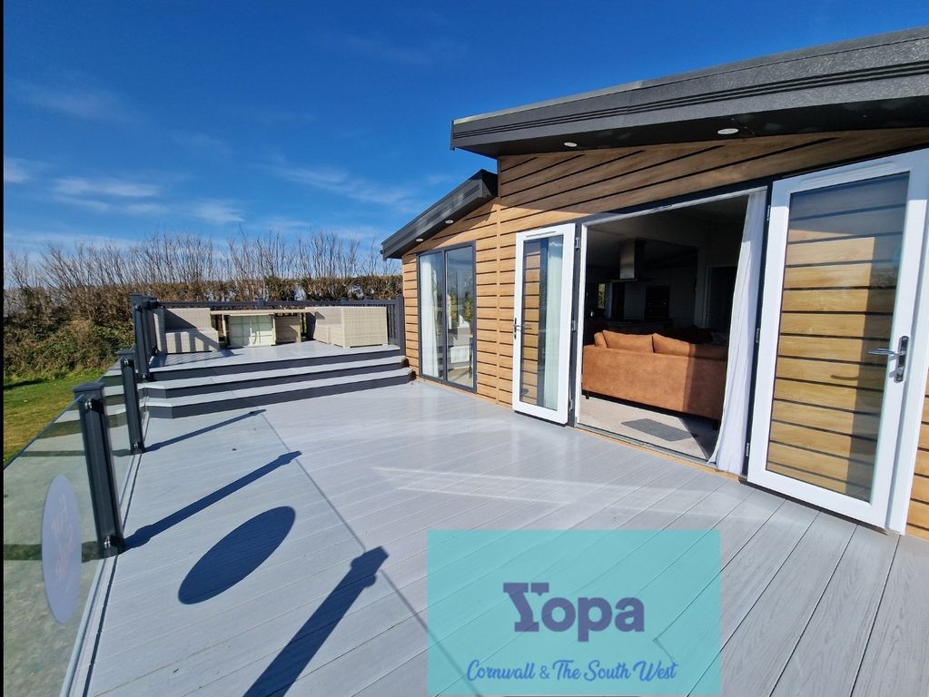 Property photo 1 of 28 Front / Decking