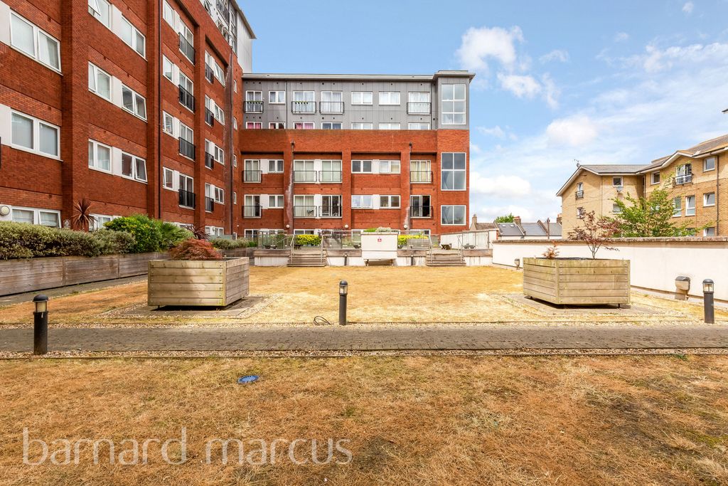 Property photo 2 of 9 Exterior