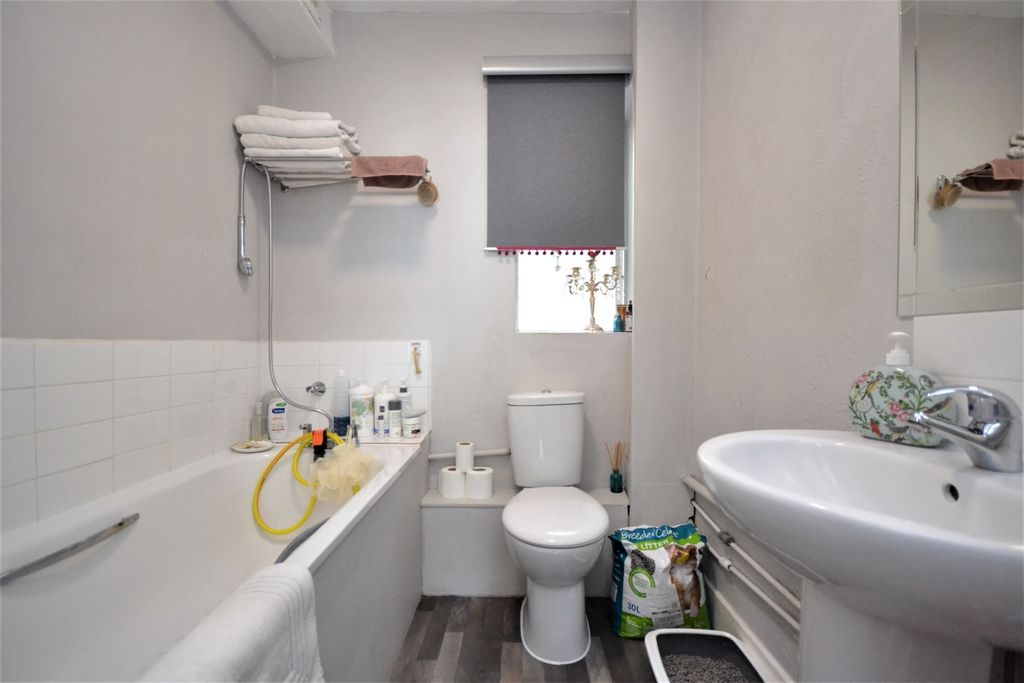 Property photo 3 of 6 Bathroom