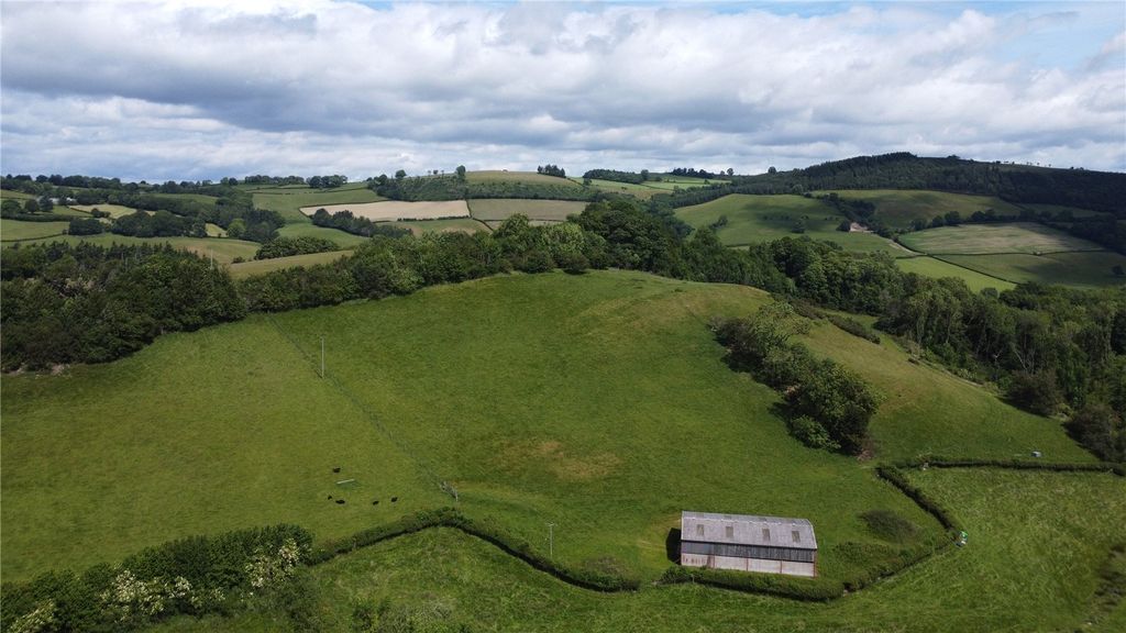 Property photo 2 of 22 Picture No. 21