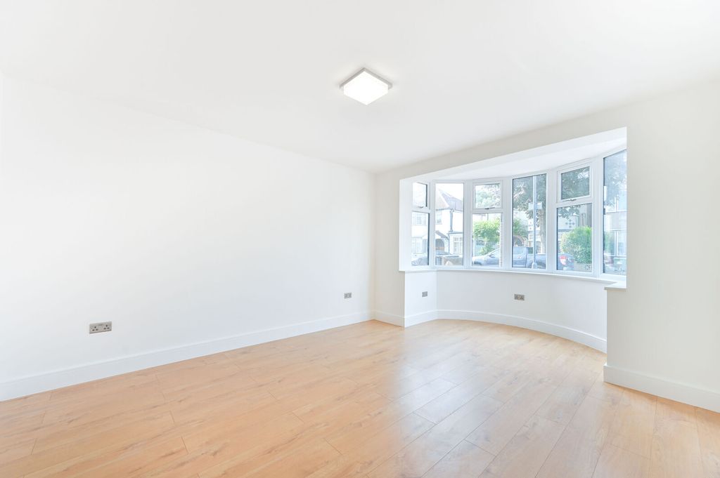 Property photo 3 of 23