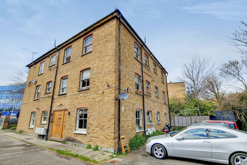 Property photo 2 of 11