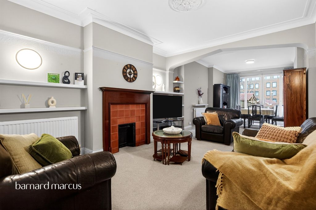 Property photo 2 of 11