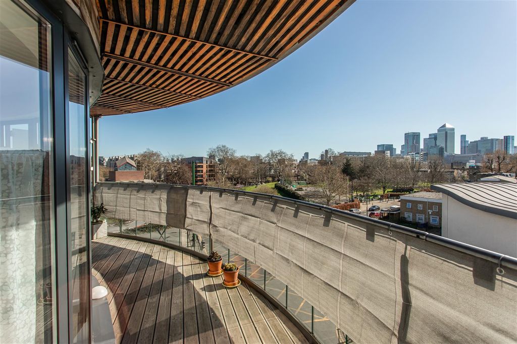 Property photo 1 of 16 Balcony