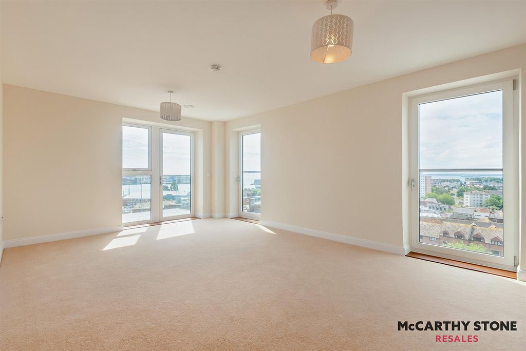 Property photo 2 of 22 8606949-Interior11-800.Jpg
