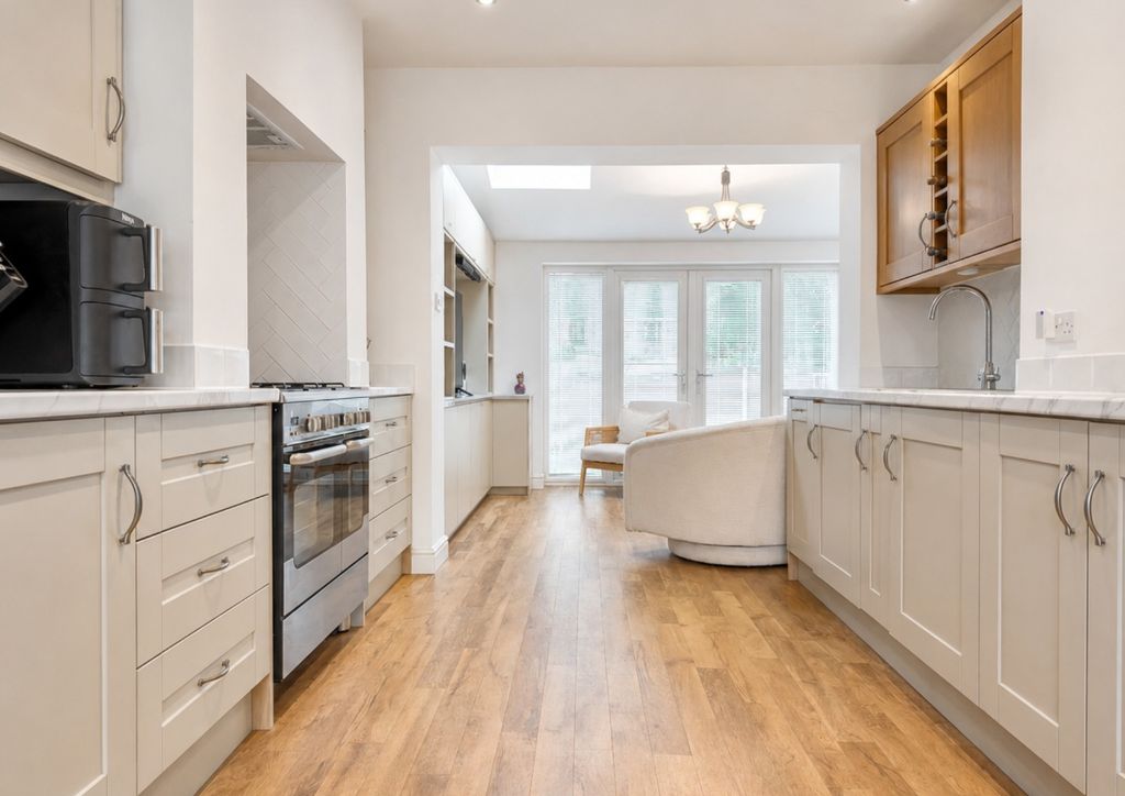 Property photo 3 of 18 5321378
