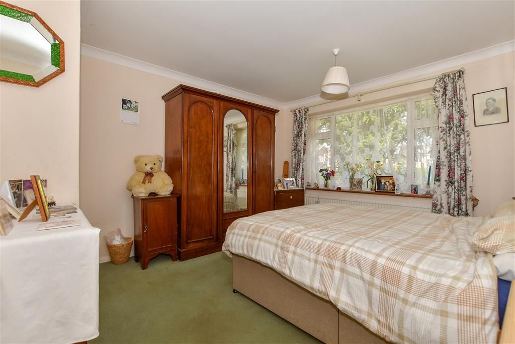 Property photo 3 of 7 Bedroom 1