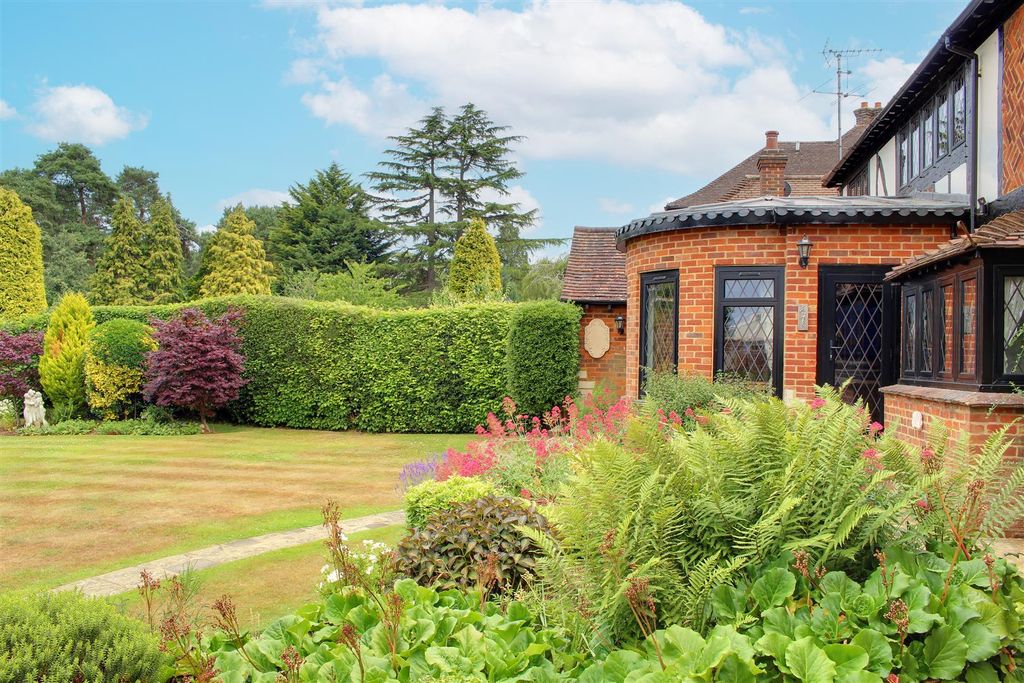 Additional image 11 of 4 bed detached house for saleBrookmans Avenue, Brookmans Park AL9