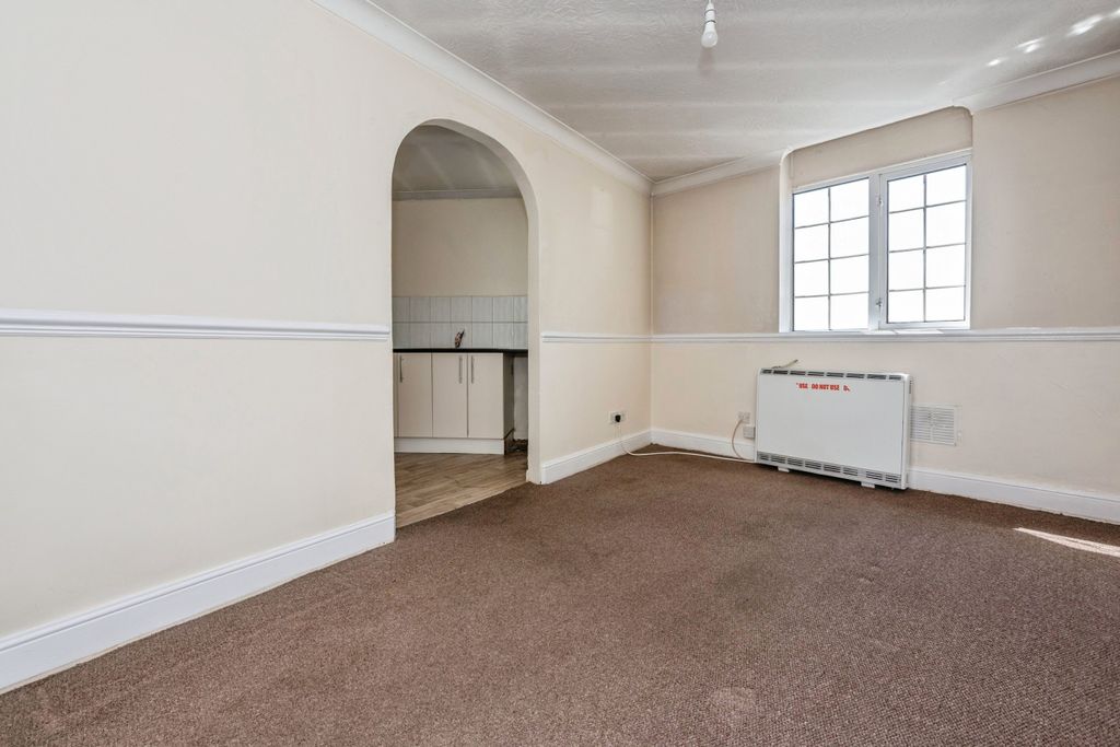 Property photo 3 of 11 3Fbc80Fd3c21F011998A7c1E52029767