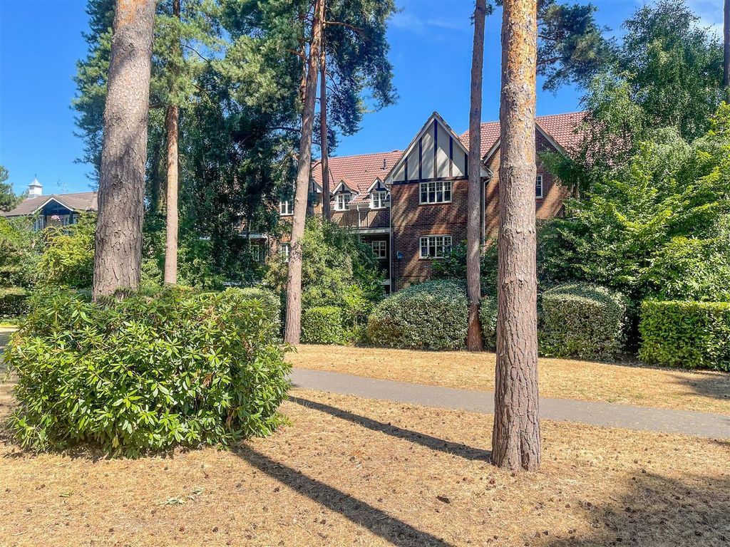 Property photo 1 of 18 Rotherwick House