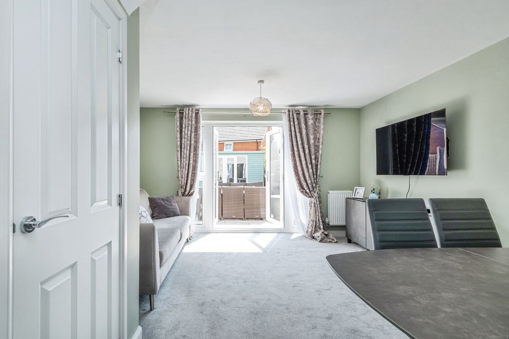 Property photo 2 of 19 Pbox-Img.Jpg