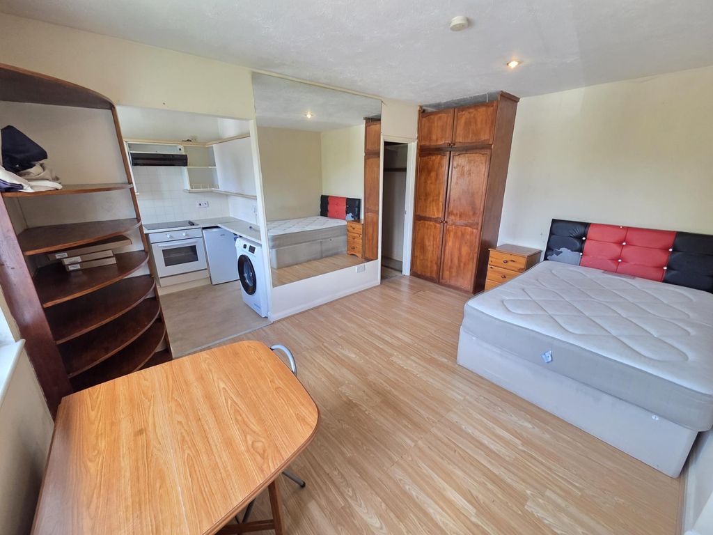 Property photo 2 of 6 Gallery