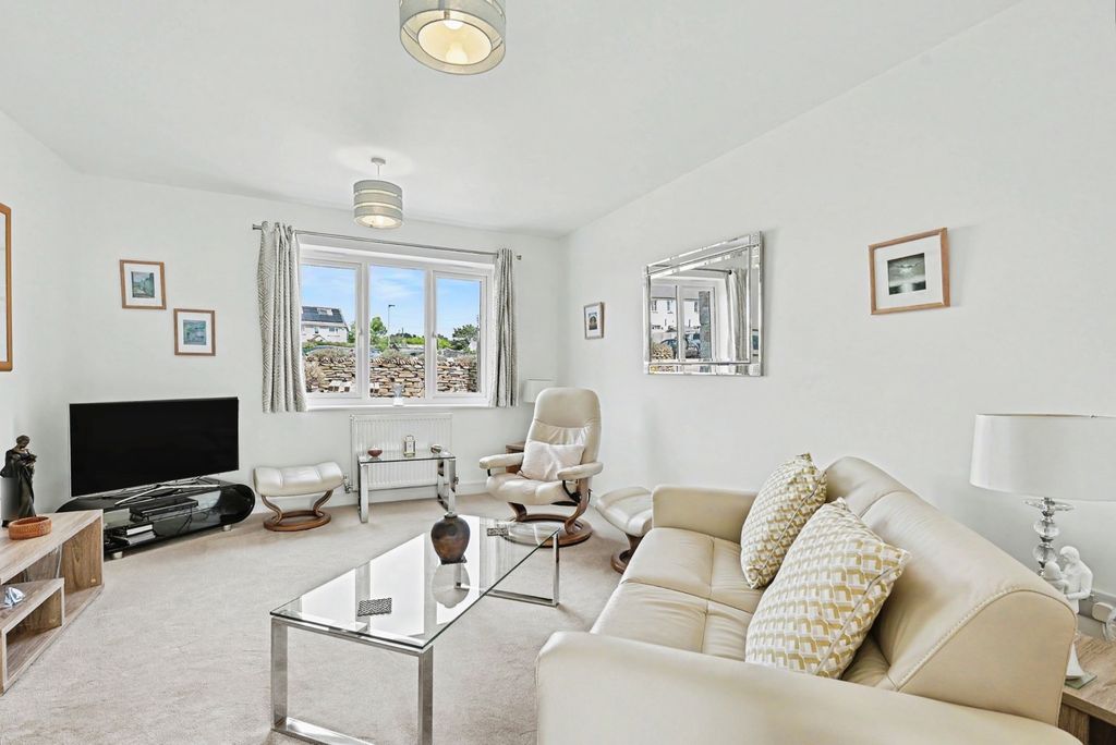 Property photo 3 of 20 Pbox-Img.Jpg