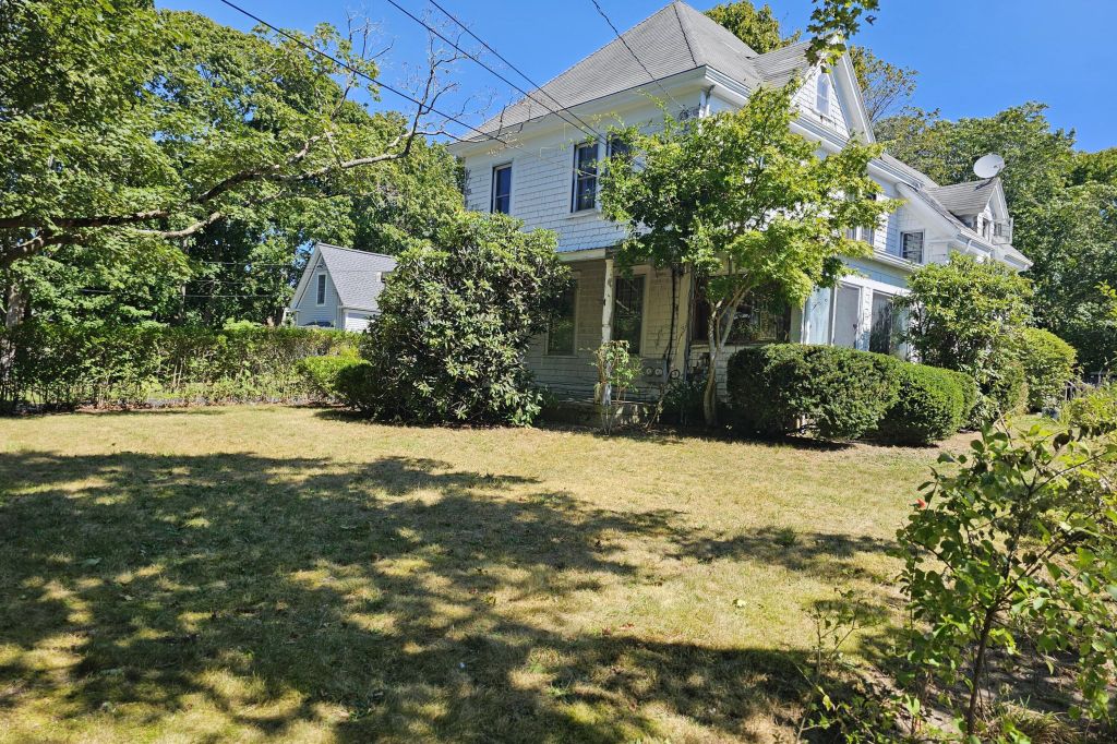 Property photo 1 of 12