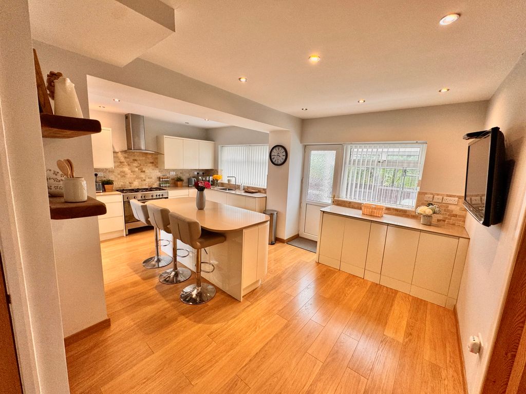 Property photo 2 of 25