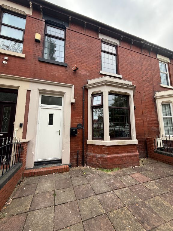 Property photo 1 of 11 External