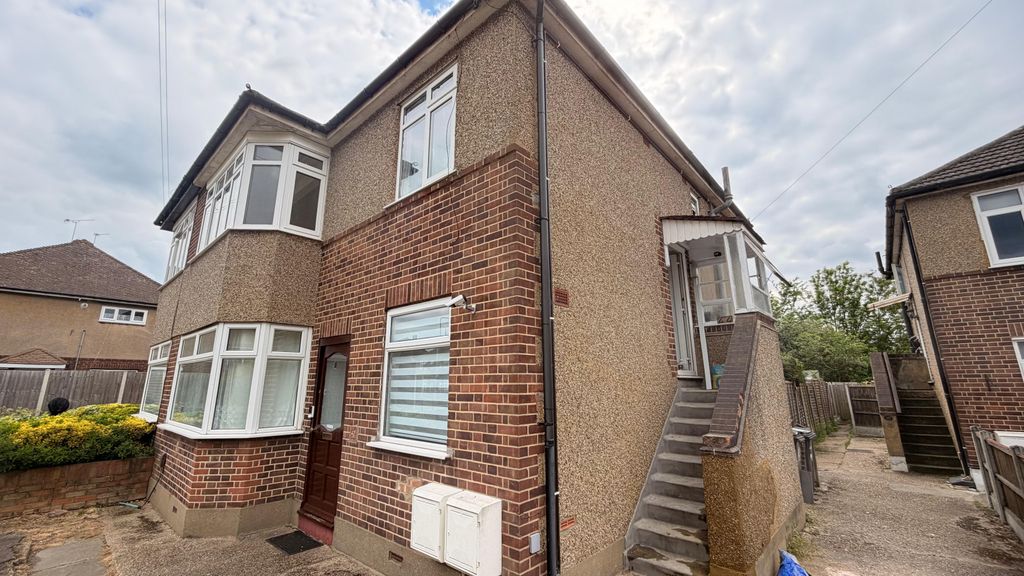 Property photo 1 of 1 2 Bed Flat To Rent Walden Way, Ilford Ig6