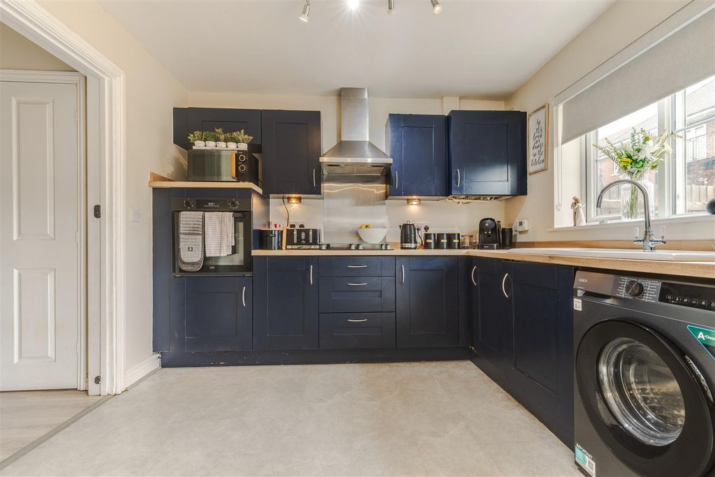 Property photo 2 of 16 Kitchen Diner