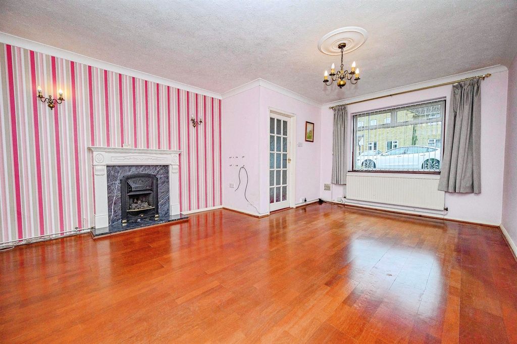 Property photo 2 of 20