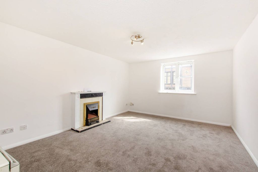Property photo 3 of 5
