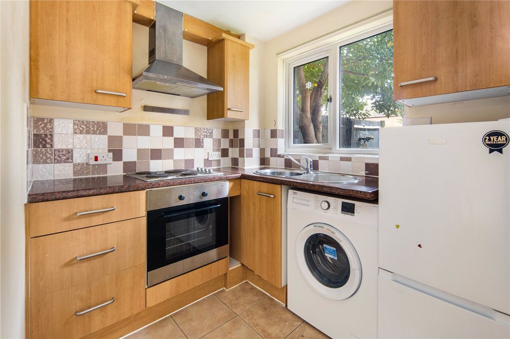 Property photo 2 of 8 Kitchenn