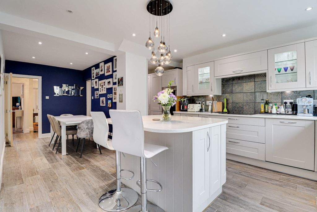 Property photo 3 of 25 Kitchen