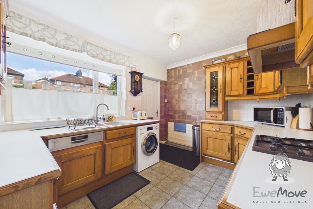 Property photo 3 of 16 Cam01866G0-Pr0598-Still010