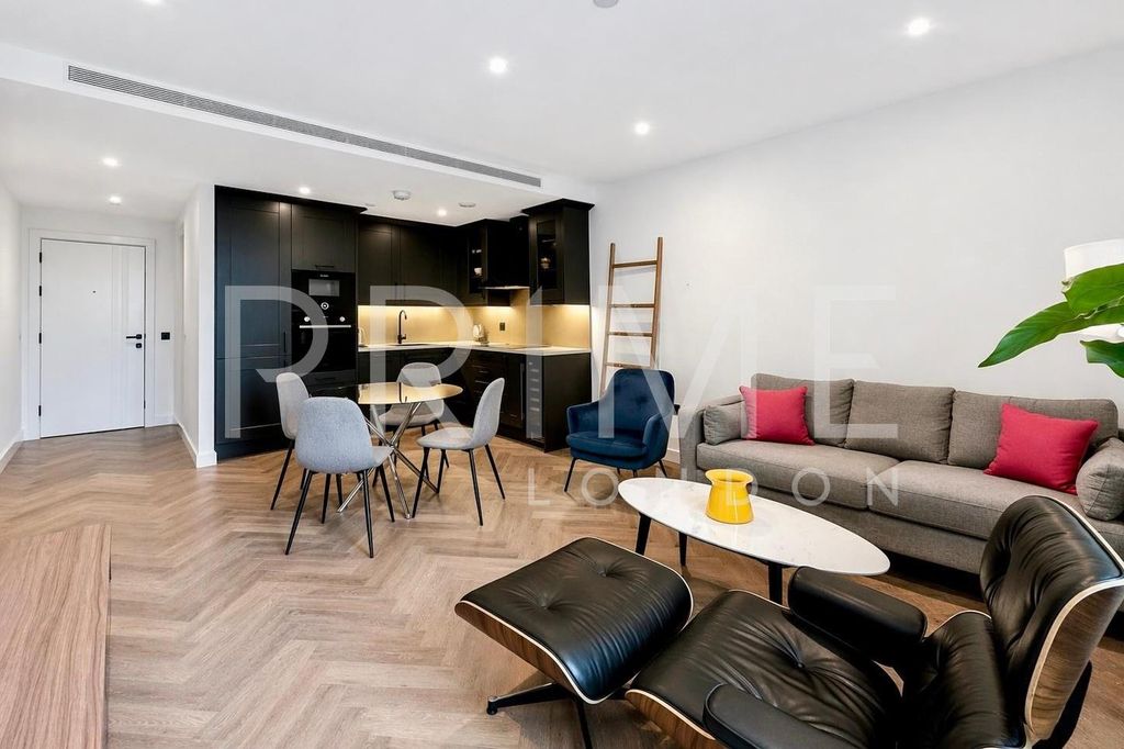 Property photo 3 of 17 Living.Jpeg