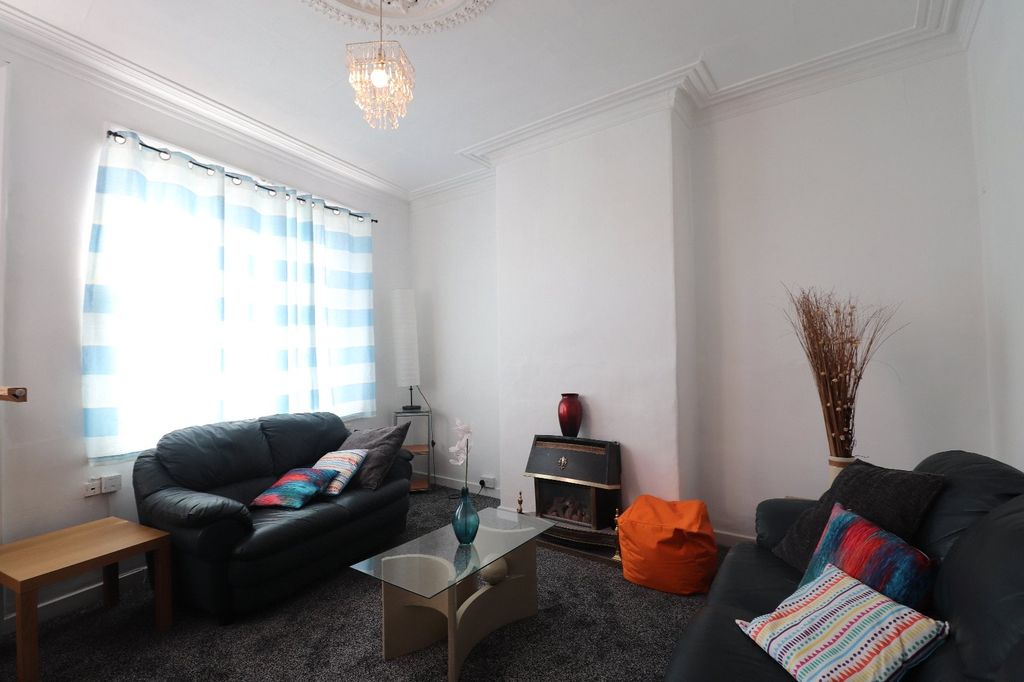 Property photo 3 of 11 Picture No. 43