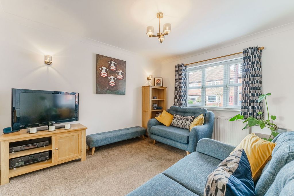 Property photo 2 of 23