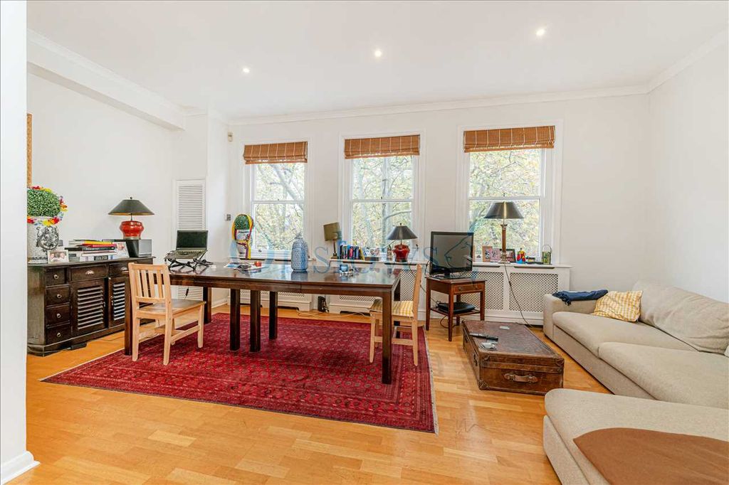 Property photo 2 of 12 Lounge