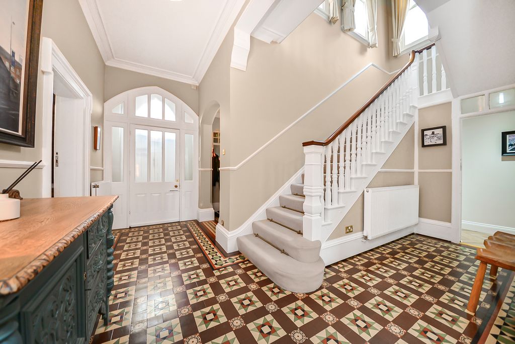 Property photo 2 of 47