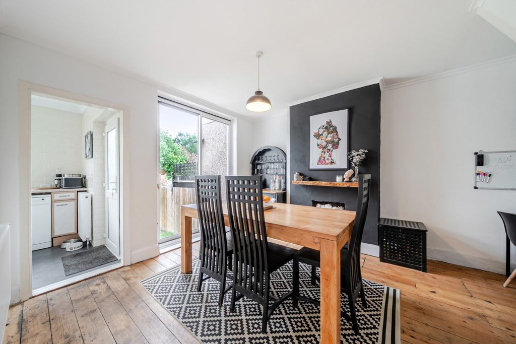 Property photo 3 of 23 1526001-17-6Abd03...